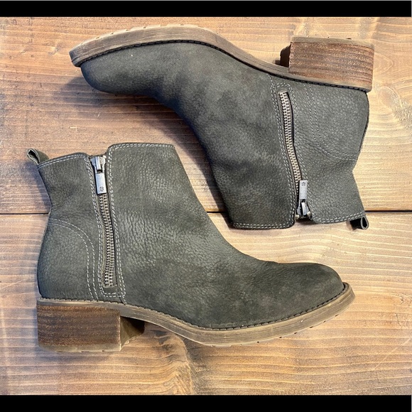 Lucky Brand Shoes - FINAL PRICE Lucky Brand Grey suede Chelsea boots